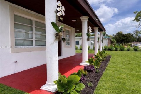 Villa ou maison à vendre à Miami Gardens, Floride: 3 chambres, 92.72 m2 № 2069195 - photo 3