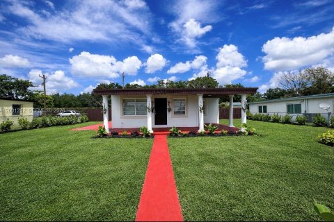 Villa ou maison à vendre à Miami Gardens, Floride: 3 chambres, 92.72 m2 № 2069195 - photo 4