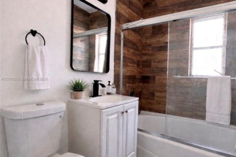 Villa ou maison à vendre à Miami Gardens, Floride: 3 chambres, 92.72 m2 № 2069195 - photo 15