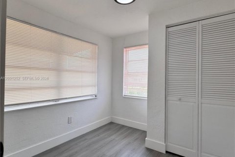 Villa ou maison à vendre à Miami Gardens, Floride: 3 chambres, 92.72 m2 № 2069195 - photo 11