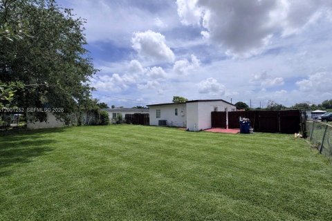 Villa ou maison à vendre à Miami Gardens, Floride: 3 chambres, 92.72 m2 № 2069195 - photo 20