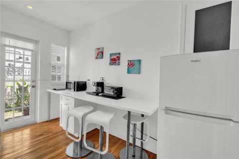 Condo in Miami Beach, Florida, 1 bedroom  № 1921511 - photo 6