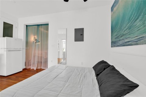 Condo in Miami Beach, Florida, 1 bedroom  № 1921511 - photo 10