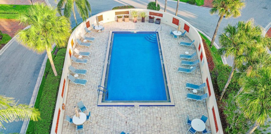 House in Jupiter, Florida 3 bedrooms, 279.17 sq.m. № 1172374