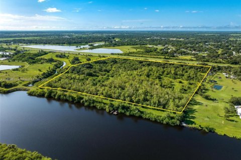 Commercial property in LaBelle, Florida № 1698347 - photo 8