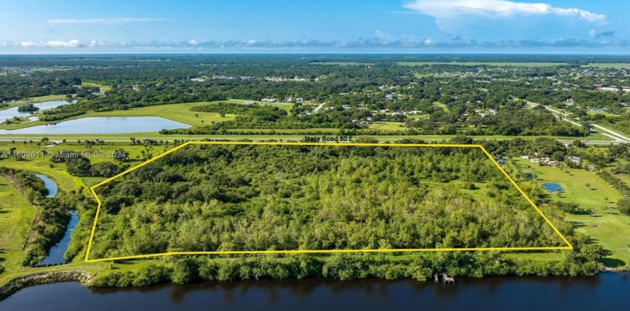Commercial property in LaBelle, Florida № 1698347