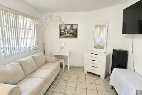 Condominio en venta en Miami, Florida, 3 dormitorios, 93.09 m2 № 2034140 - foto 2