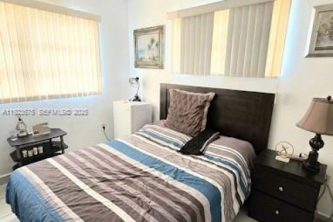 Condominio en venta en Miami, Florida, 3 dormitorios, 93.09 m2 № 2034140 - foto 10