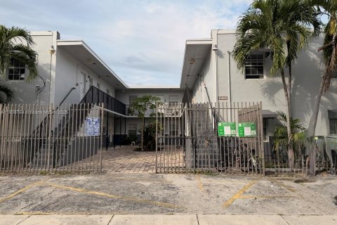 Снять в аренду кондоминиум в Майами, Флорида 1 спальня, 44.5м2, № 1964653 - фото 1