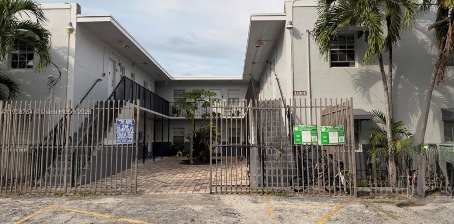 Кондоминиум с 1 спальней в Майами, Флорида № 1964653