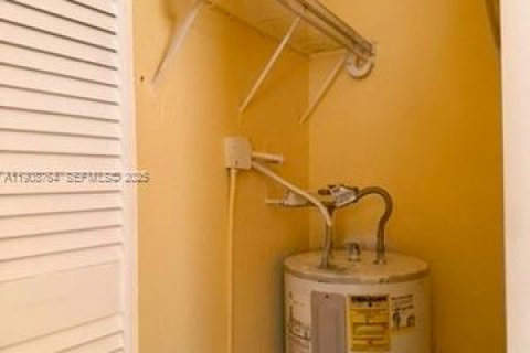 Снять в аренду кондоминиум в Майами, Флорида 1 спальня, 44.5м2, № 1964653 - фото 21