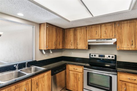 Condo in Ormond Beach, Florida, 2 bedrooms № 2219528 - photo 6