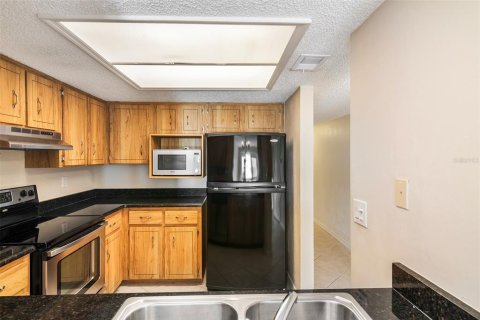 Condo in Ormond Beach, Florida, 2 bedrooms № 2219528 - photo 7