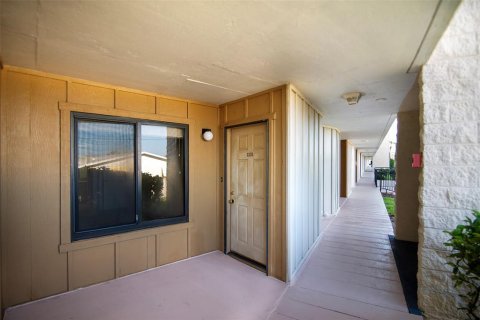 Condo in Ormond Beach, Florida, 2 bedrooms № 2219528 - photo 3