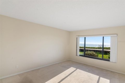 Condo in Ormond Beach, Florida, 2 bedrooms № 2219528 - photo 14