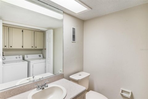 Condo in Ormond Beach, Florida, 2 bedrooms № 2219528 - photo 8