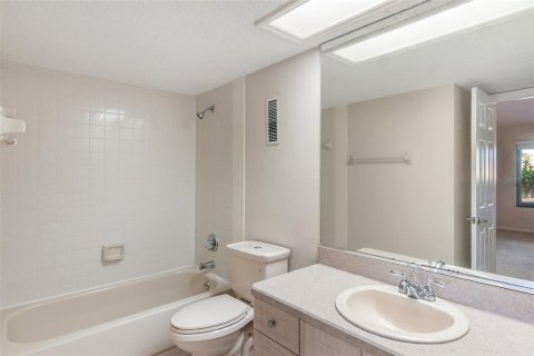 Condo in Ormond Beach, Florida, 2 bedrooms № 2219528 - photo 23