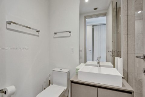 Condominio en venta en Miami, Florida, 3 dormitorios, 192.87 m2 № 1959140 - foto 28