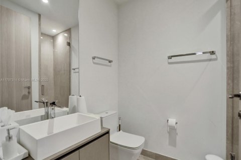 Condominio en venta en Miami, Florida, 3 dormitorios, 192.87 m2 № 1959140 - foto 19