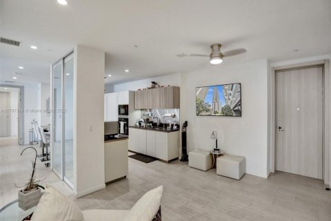 Condominio en venta en Miami, Florida, 3 dormitorios, 192.87 m2 № 1959140 - foto 4