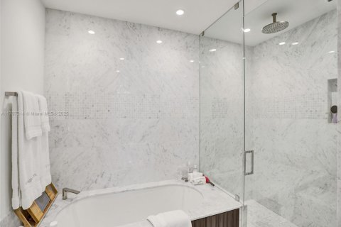 Condominio en venta en Miami, Florida, 3 dormitorios, 192.87 m2 № 1959140 - foto 14