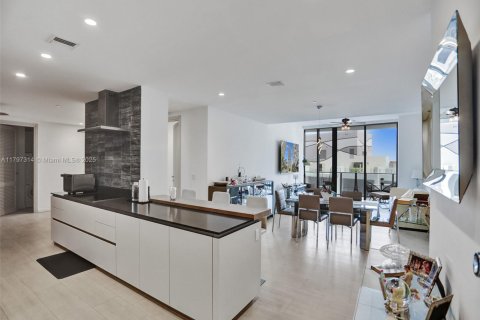 Condominio en venta en Miami, Florida, 3 dormitorios, 192.87 m2 № 1959140 - foto 2