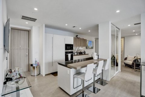 Condominio en venta en Miami, Florida, 3 dormitorios, 192.87 m2 № 1959140 - foto 3