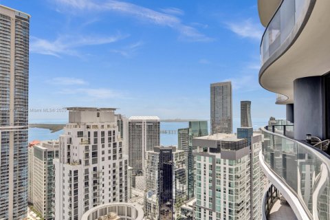 Condominio en venta en Miami, Florida, 3 dormitorios, 192.87 m2 № 1959140 - foto 1