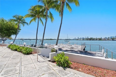 Снять в аренду кондоминиум в Майами-Бич, Флорида 2 спальни, 119.57м2, № 1958079 - фото 22