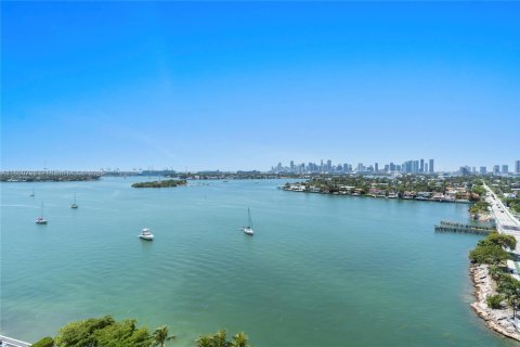 Снять в аренду кондоминиум в Майами-Бич, Флорида 2 спальни, 119.57м2, № 1958079 - фото 23