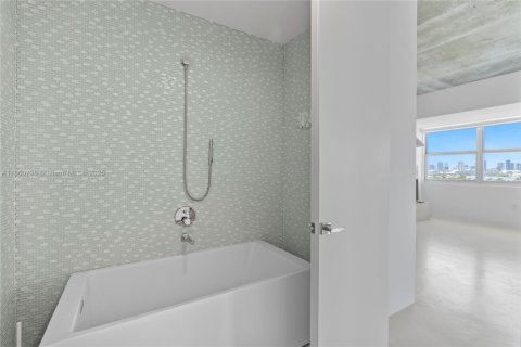 Снять в аренду кондоминиум в Майами-Бич, Флорида 2 спальни, 119.57м2, № 1958079 - фото 12