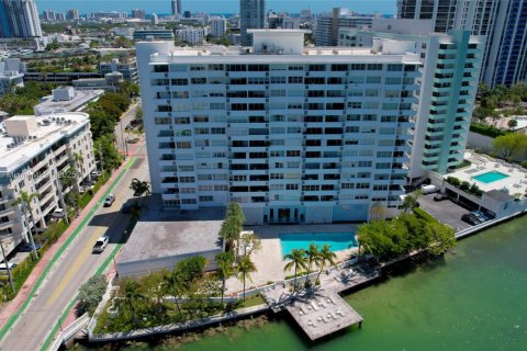 Снять в аренду кондоминиум в Майами-Бич, Флорида 2 спальни, 119.57м2, № 1958079 - фото 28