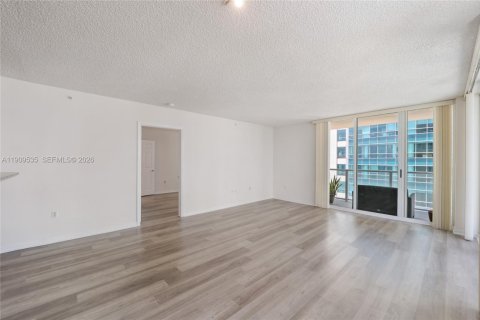 Condo in Miami, Florida, 3 bedrooms  № 2053007 - photo 12