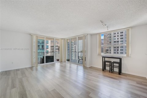 Condo in Miami, Florida, 3 bedrooms  № 2053007 - photo 8