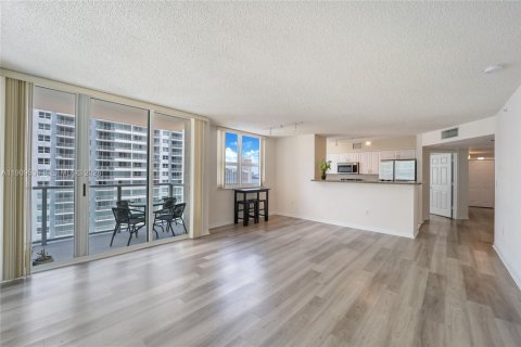 Condo in Miami, Florida, 3 bedrooms  № 2053007 - photo 4