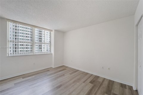 Condo in Miami, Florida, 3 bedrooms  № 2053007 - photo 7