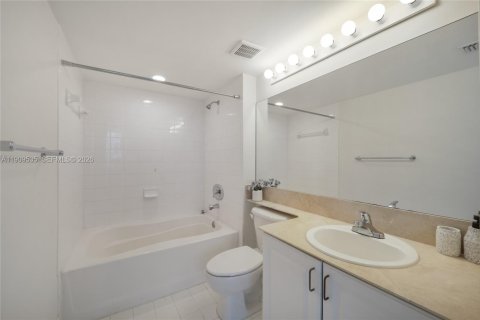 Condo in Miami, Florida, 3 bedrooms  № 2053007 - photo 6