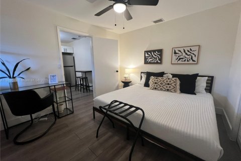 House in Miami, Florida 2 bedrooms, 67.82 sq.m. № 1938626 - photo 8
