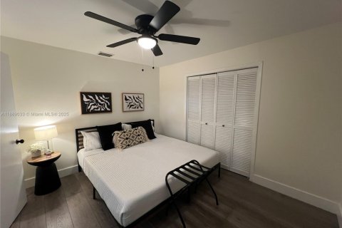 House in Miami, Florida 2 bedrooms, 67.82 sq.m. № 1938626 - photo 9