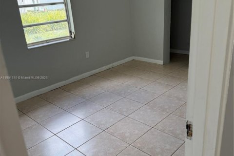 Villa ou maison à vendre à Opa-locka, Floride: 3 chambres, 111.48 m2 № 1953057 - photo 10