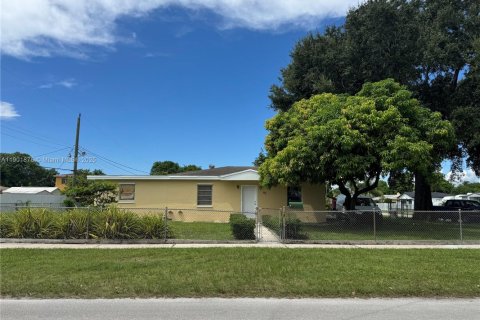 Villa ou maison à vendre à Opa-locka, Floride: 3 chambres, 111.48 m2 № 1953057 - photo 14