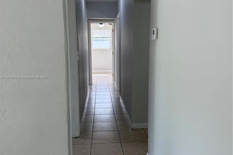 Villa ou maison à vendre à Opa-locka, Floride: 3 chambres, 111.48 m2 № 1953057 - photo 8