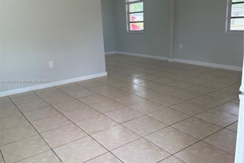 Villa ou maison à vendre à Opa-locka, Floride: 3 chambres, 111.48 m2 № 1953057 - photo 5