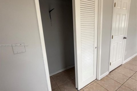 Villa ou maison à vendre à Opa-locka, Floride: 3 chambres, 111.48 m2 № 1953057 - photo 13