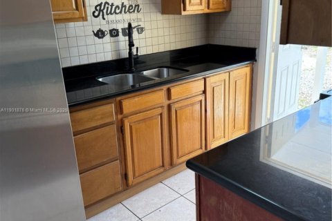 Villa ou maison à vendre à Opa-locka, Floride: 3 chambres, 111.48 m2 № 1953057 - photo 6