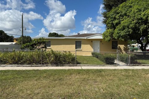 Villa ou maison à vendre à Opa-locka, Floride: 3 chambres, 111.48 m2 № 1953057 - photo 15