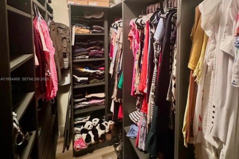 Снять в аренду виллу или дом в Форт-Лодердейл, Флорида 3 спальни, 232.07м2, № 1992701 - фото 13