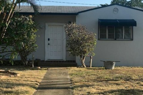 House in West Palm Beach, Florida 3 bedrooms, 111.02 sq.m. № 708418 - photo 1