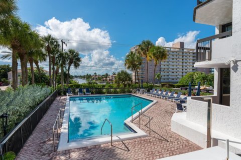 Condo in Hillsboro Beach, Florida, 2 bedrooms  № 2083685 - photo 23
