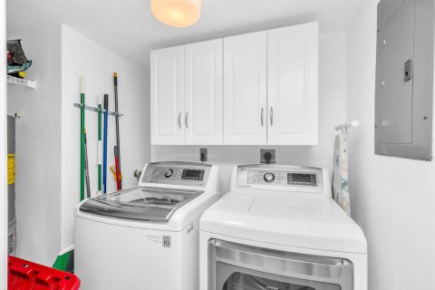 Condo in Hillsboro Beach, Florida, 2 bedrooms  № 2083685 - photo 21